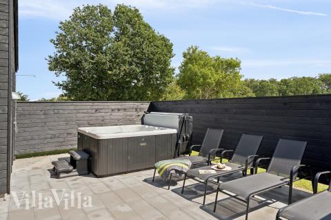 Lyxstuga nr 657 erbjuder bland annat ett härligt spabad