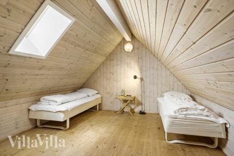 Några av de 20 sovplatserna finns på loftet i lyxstuga nr 182