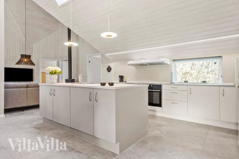 Köket i lyxstuga nr 182 är utrustat så att ni kan laga mat till 20 personer.