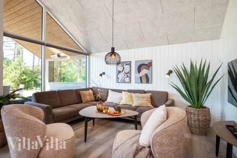 När ni besöker lyxhus nr 593 kan ni mysa tillsammans i sofforna.