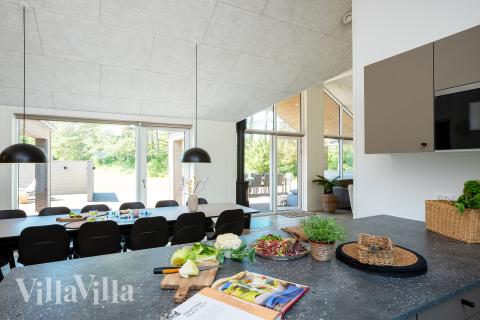 Köket i lyxstuga nr 593 är utrustat så att ni kan laga mat till 14 personer.