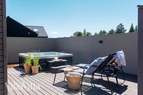 Lyxstuga nr 593 erbjuder bland annat ett härligt spabad