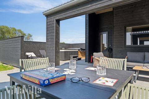 Njut av en grillkväll på terrassen i lyxstuga nr 667 i Fyn och öar