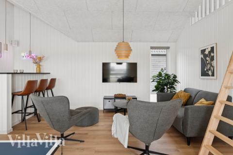 Lyxstuga 668 för 16 personer har ett stort aktivitetsrum med bl.a. biljard och dart