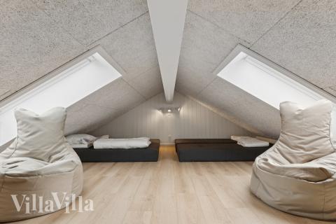 Några av de 16 sovplatserna finns på loftet i lyxstuga nr 668