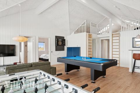 Lyxstuga 695 för 20 personer har ett stort aktivitetsrum med bl.a. biljard och dart