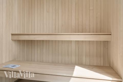 Njut av bastuvärmen i lyxstuga nr 695 för 20 personer