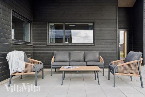 Njut av en grillkväll på terrassen i lyxstuga nr 695 i Fyn och öar