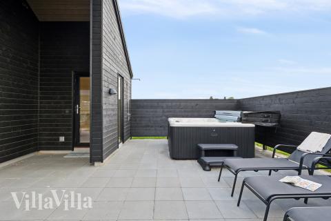 Lyxstuga nr 695 erbjuder bland annat ett härligt spabad