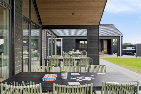 Stor terrass i lyxstuga nr 695 i Fyn och öar.