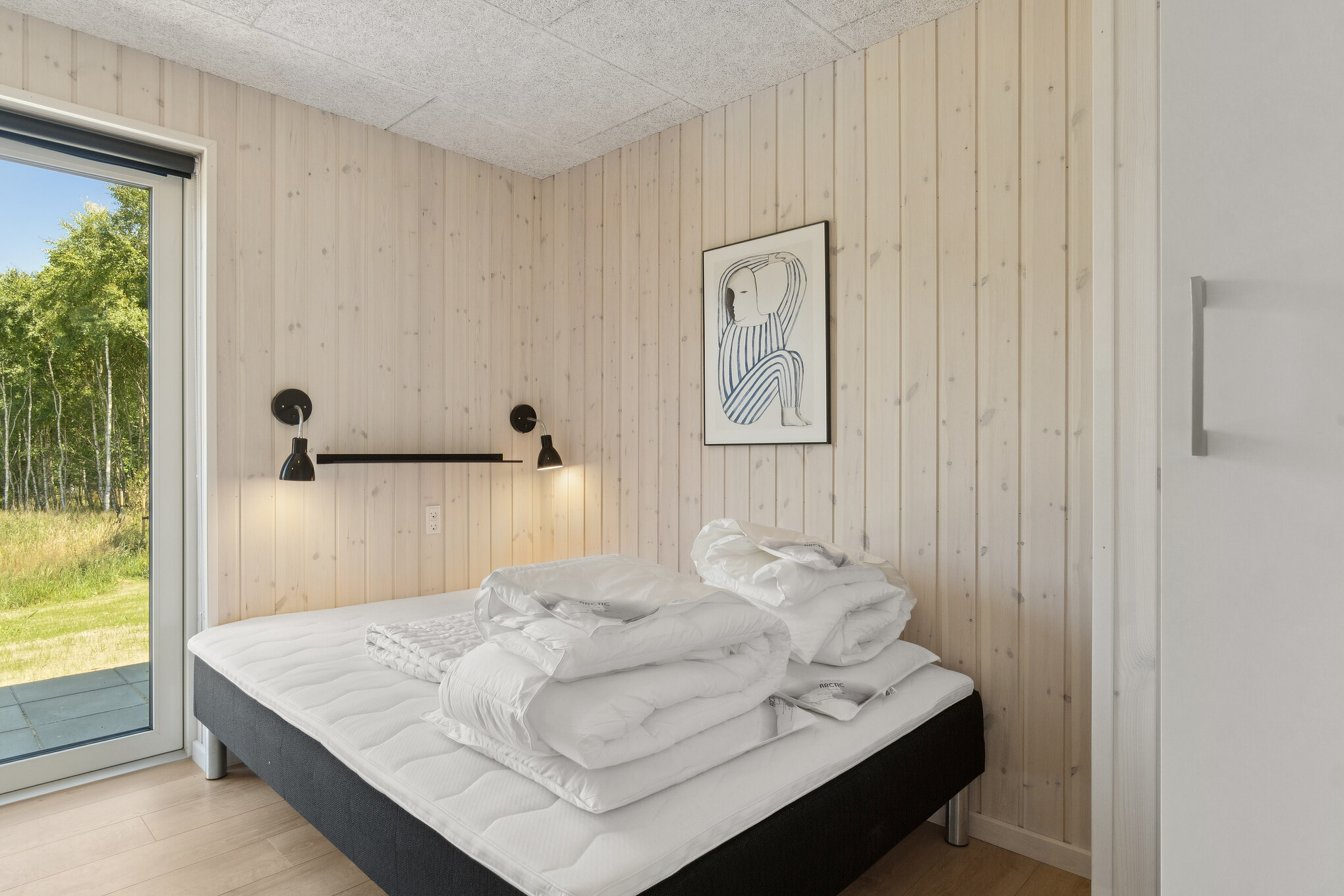 Ett av de 6 utmärkta sovrummen i lyxstuga nr 811 i Østjylland.