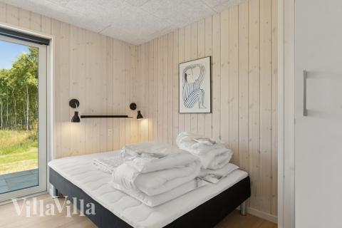 Ett av de 6 utmärkta sovrummen i lyxstuga nr 811 i Østjylland.