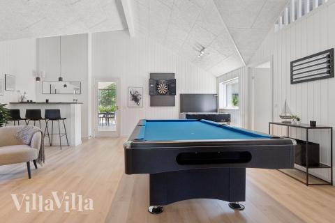 Förutom de många timmar som du kan tillbringa i stugans poolavdelning erbjuder lyxstuga 811 även biljard, bordtennis och dart