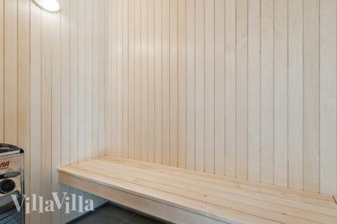 Njut av bastuvärmen i lyxstuga nr 815 för 26 personer