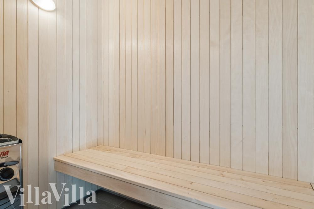 Njut av bastuvärmen i lyxstuga nr 815 för 26 personer