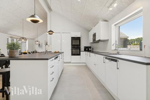 Köket i lyxstuga nr 815 är utrustat så att ni kan laga mat till 26 personer.