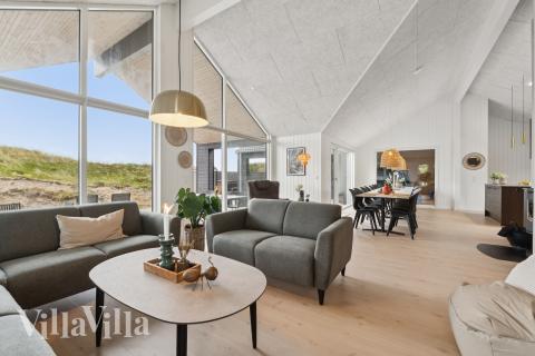 Soffhörnan i lyxstuga 672 i Vestjylland.