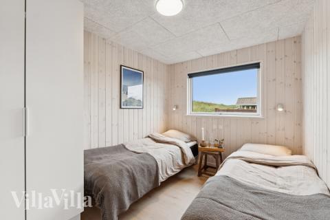 Ett av de 7 utmärkta sovrummen i lyxstuga nr 672 i Vestjylland.