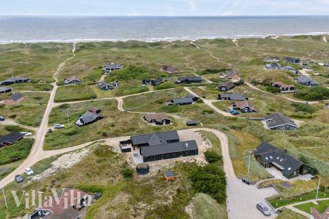 Den tjusiga sommarstugan nr 672 med gott om plats för upp till 18 personer