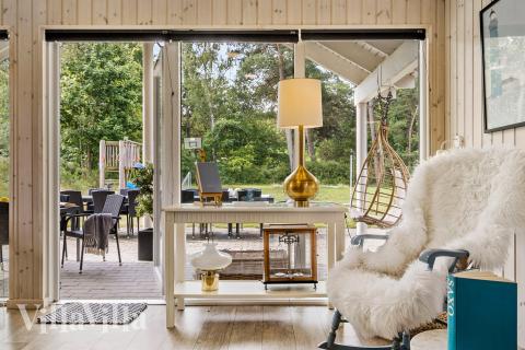 Soffhörnan i lyxstuga 367 i Nordsjälland.