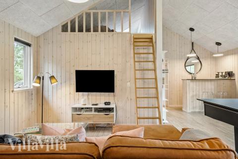 Lyxstuga 367 för 18 personer har ett stort aktivitetsrum med bl.a. biljard och dart