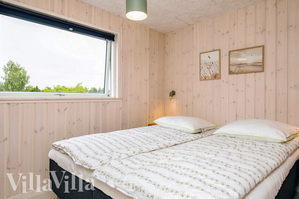 Ett av de 5 utmärkta sovrummen i lyxstuga nr 670 i Lolland/Falster/Møn.