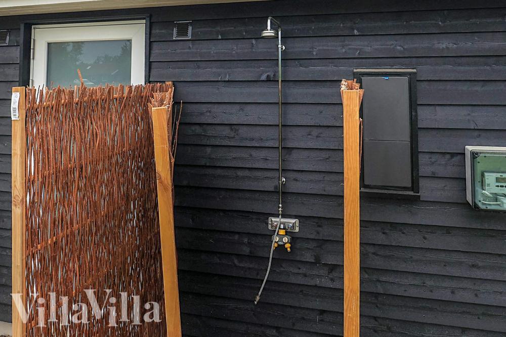 Till den trevliga sommarstugan nr 670 i Lolland/Falster/Møn erbjuds en mängd utomhusaktiviteter, t.ex. lektorn och gungor