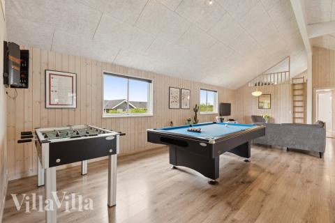 Aktivitetsrum i lyxstuga nr 404 med 9 sovrum och plats för 24 personer.