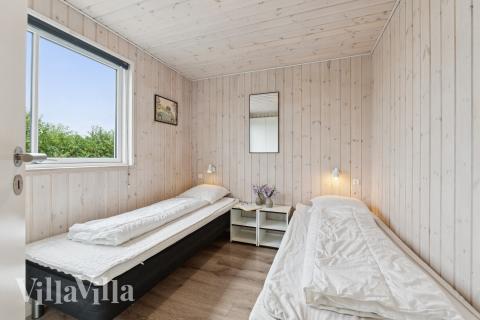 Ett av de 9 utmärkta sovrummen i lyxstuga nr 404 i Limfjorden.