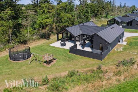 Den praktfulla poolstugan nr 616 med plats för 16 personer ligger i Fyn och öar