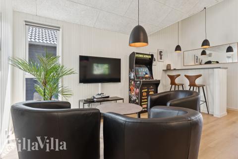 Lyxstuga 616 för 16 personer har ett stort aktivitetsrum med bl.a. biljard och dart