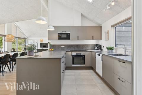 Köket i lyxstuga nr 616 är utrustat så att ni kan laga mat till 16 personer.