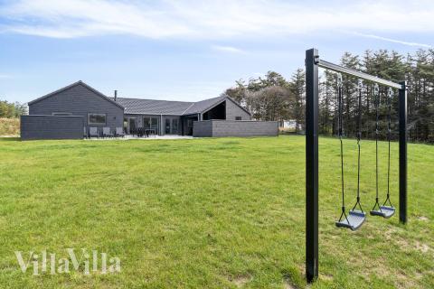 Den praktfulla poolstugan nr 658 med plats för 20 personer ligger i Nordjylland