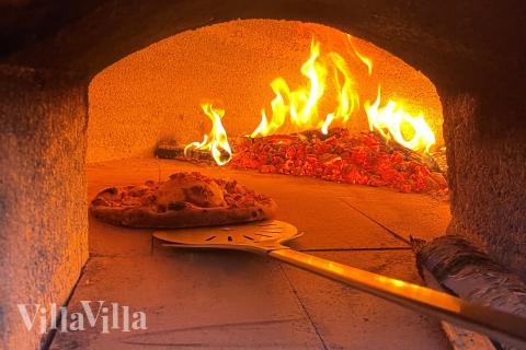 Sommarhus med 8 sovrum och plats för 20 personer.