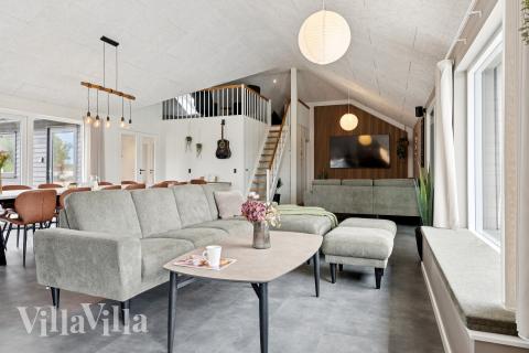 När ni besöker lyxhus nr 686 kan ni mysa tillsammans i sofforna.