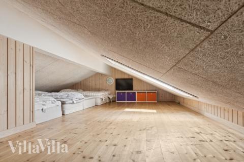 Några av de 18 sovplatserna finns på loftet i lyxstuga nr 292