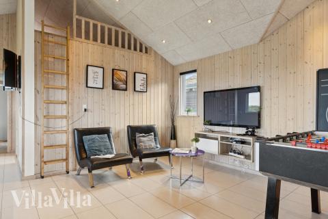 Lyxstuga 292 för 18 personer har ett stort aktivitetsrum med bl.a. biljard och dart