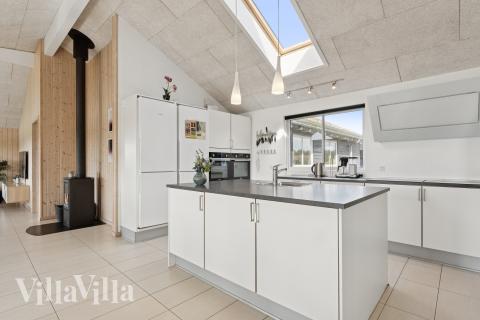 Köket i lyxstuga nr 292 är utrustat så att ni kan laga mat till 18 personer.