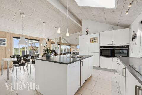 Köket i lyxstuga nr 292 är generöst inrett.