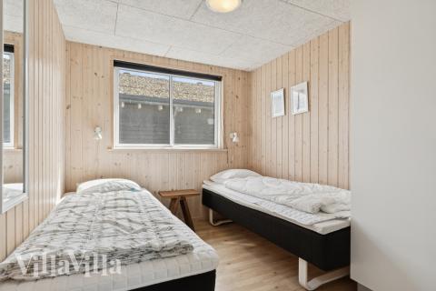 Ett av de 7 utmärkta sovrummen i lyxstuga nr 292 i Vestjylland.