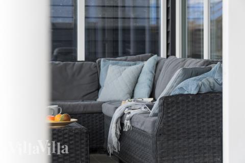 Njut av en grillkväll på terrassen i lyxstuga nr 292 i Vestjylland