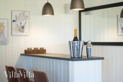 Sommarstuga 696 är utrustad med egen bar