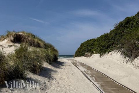 Stranden i närheten av lyxhus 905.