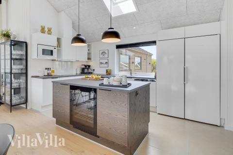 Köket i lyxstuga nr 900 är utrustat så att ni kan laga mat till 18 personer.