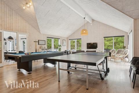 Aktivitetsrum i lyxstuga nr 387 med 9 sovrum och plats för 24 personer.