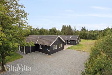 Den tjusiga sommarstugan nr 387 med gott om plats för upp till 24 personer