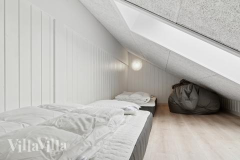 Några av de 20 sovplatserna finns på loftet i lyxstuga nr 697