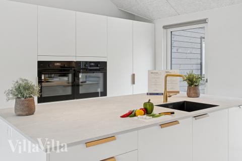 Välinrett kök i lyxstuga nr 697 i Lolland/Falster/Møn.
