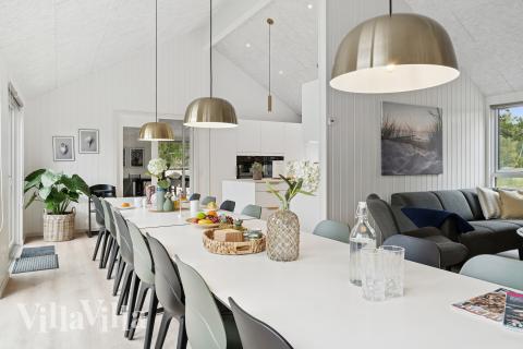 Vardagsrummet i lyxstuga nr. 697 har plats för 20 personer.