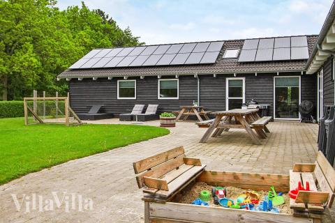 Den tjusiga sommarstugan nr 223 med gott om plats för upp till 18 personer